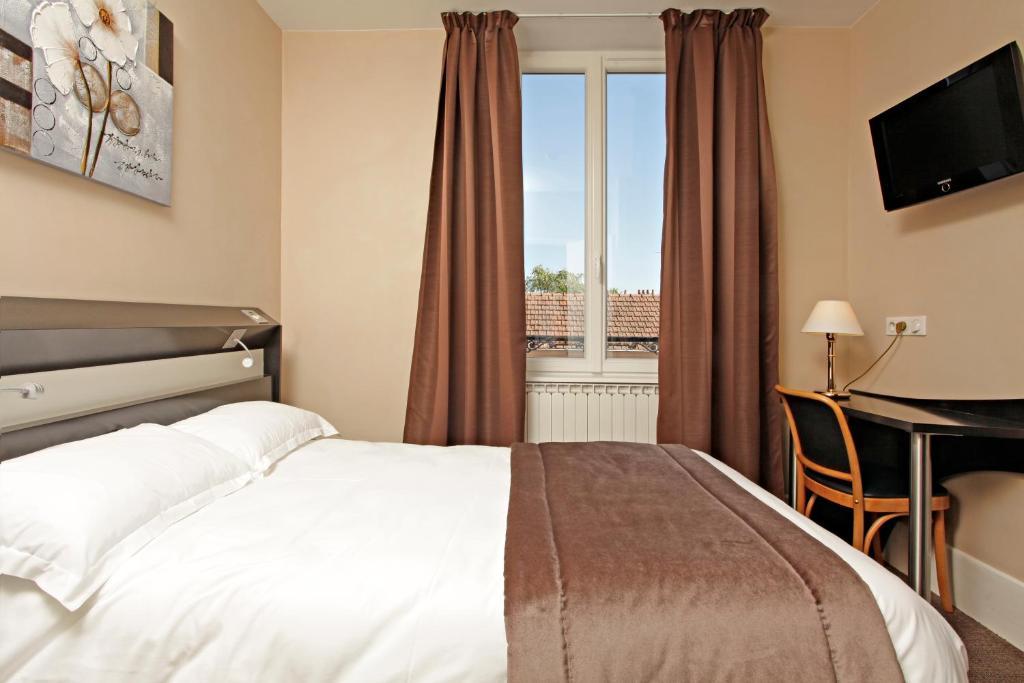 Logis Hotel Des Bourbons Montluçon Zimmer foto