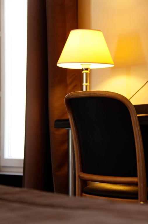 Logis Hotel Des Bourbons Montluçon Zimmer foto